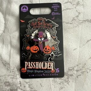 Disney | NWT MNSSHP Halloween Pin